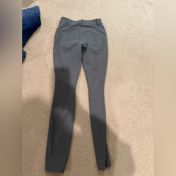 Lululemon women’s pants used for golf - Picture 2 of 3